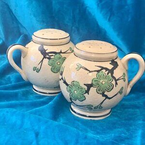 Vintage large Salt Pepper shakers - post WW2 made in Japan - Floral ceramic